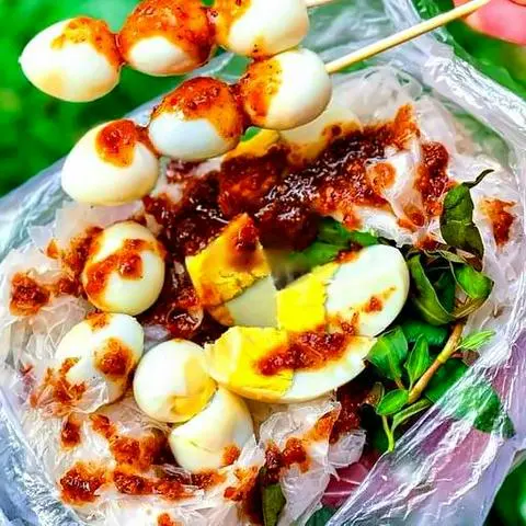 Hình ảnh Bánh tráng chấm - trứng cút