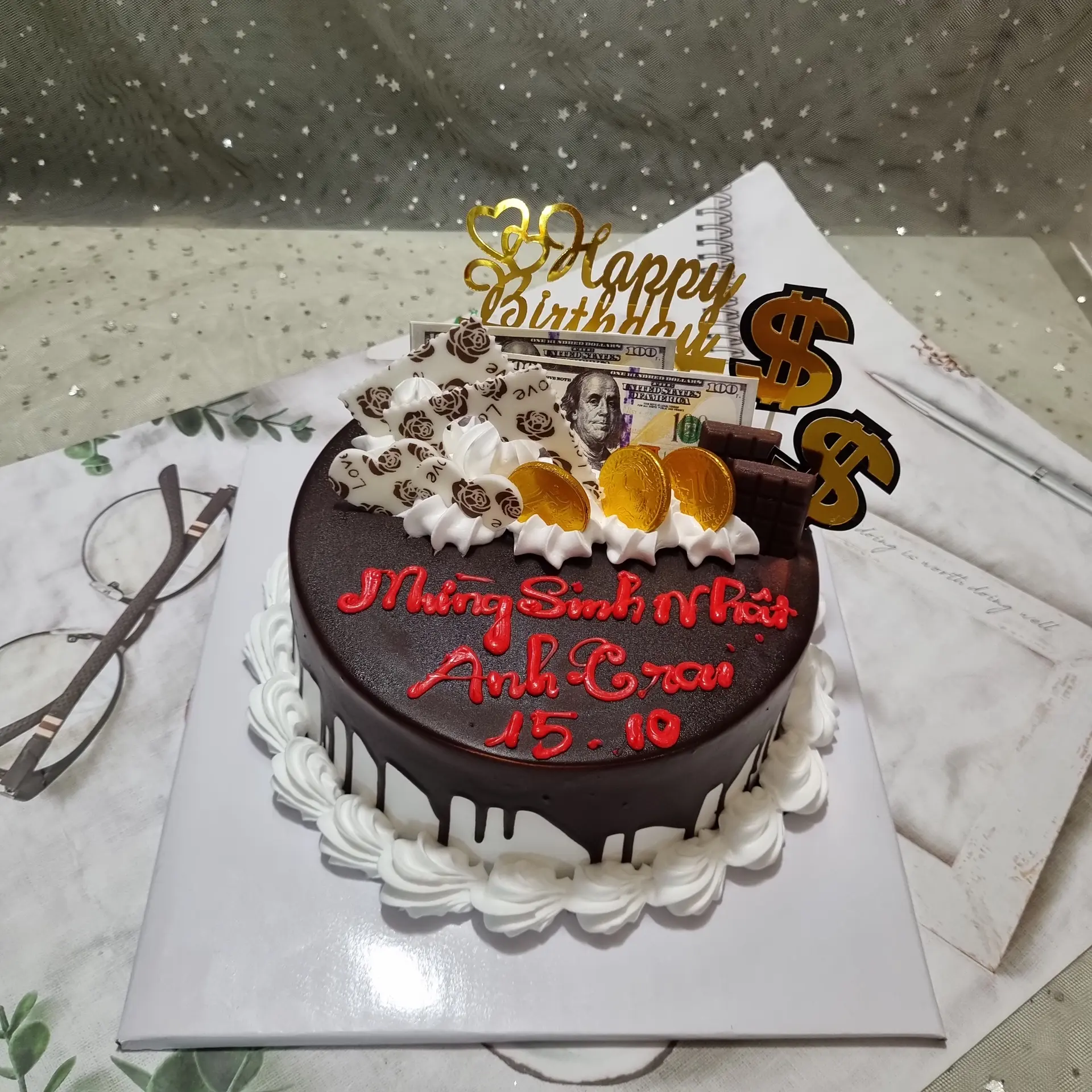 Hình ảnh Bánh kem socola trang trí đola 15cm