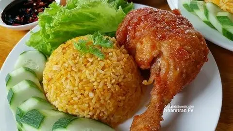 Hình ảnh Cơm chiên gà mắm tỏi - nhỏ