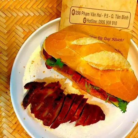 Hình ảnh Bánh mì xá xíu