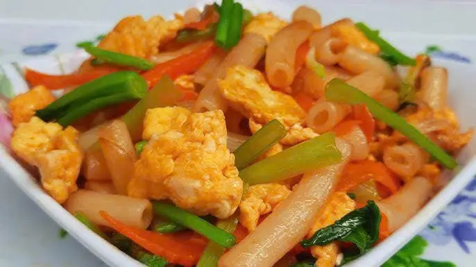Hình ảnh Nui xào trứng