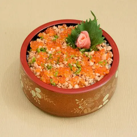 Hình ảnh Cơm cá hồi trứng cá hồi