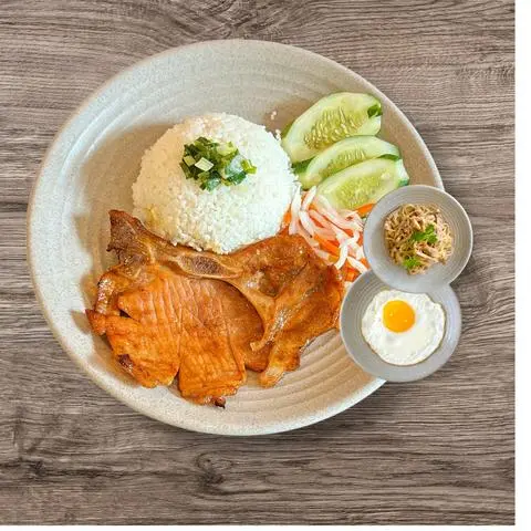 Hình ảnh Cơm tấm sườn bì ốp la