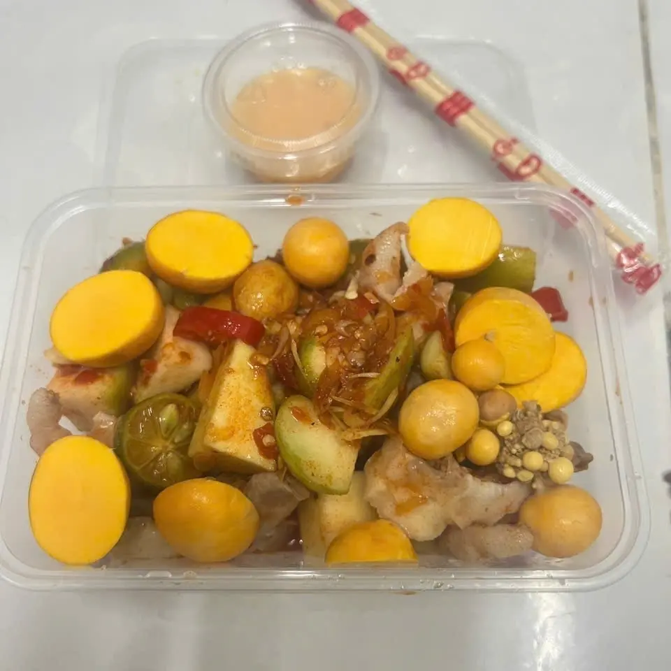 Hình ảnh Chân gà rút xương sốt thái MIX trứng non