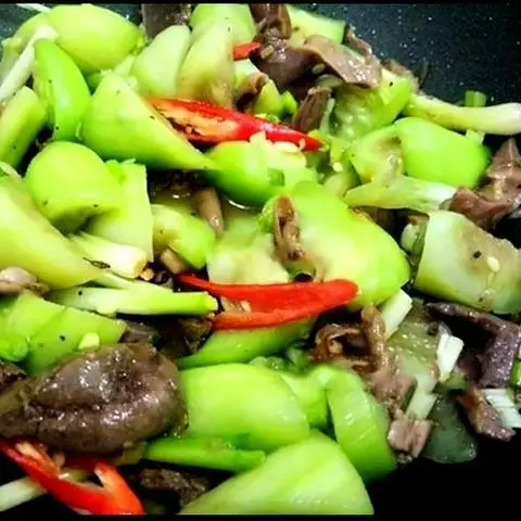 Hình ảnh Tim vịt xào mướp