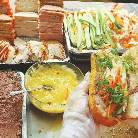 Hình ảnh Bánh Mì Tươi 3 Lớp Nhân siêu khủng - Rất nhiều Pate - Ngon Bá Cháy 