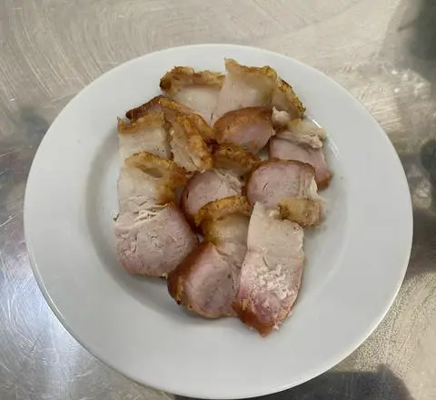 Hình ảnh Heo quay thêm