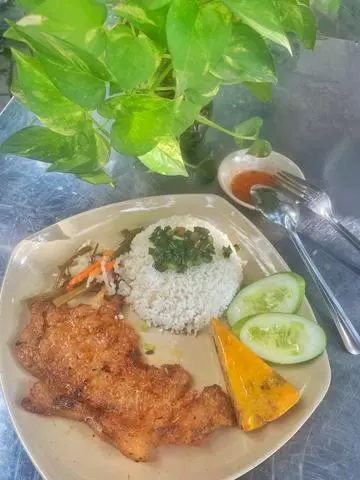 Hình ảnh cơm sườn chả 