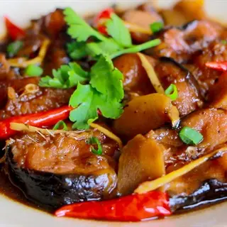 Hình ảnh Cơm Cá Trê Kho Gừng