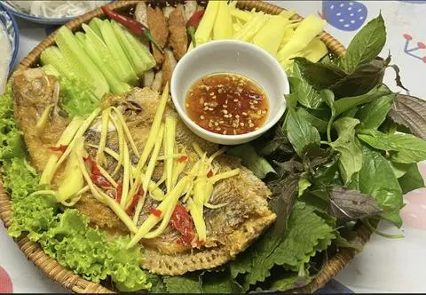 Hình ảnh Cá điêu hồng chiên xoài bằm + Cơm + Canh