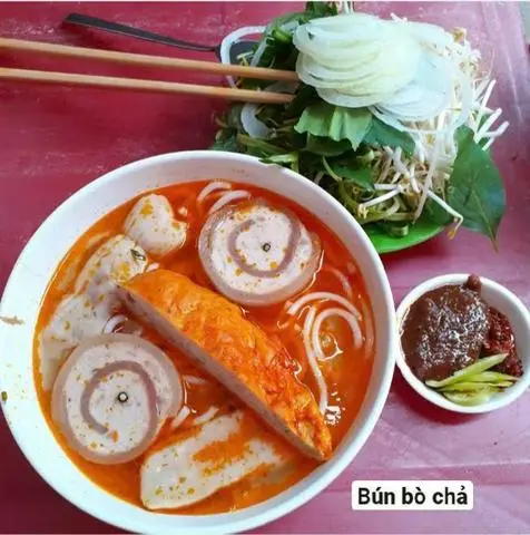 Hình ảnh Bún bò Huế chả ( chả cua , chả đã , chả cây )