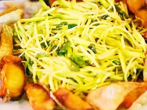 Hình ảnh Cơm niêu cá dứa chiên mâm xoài