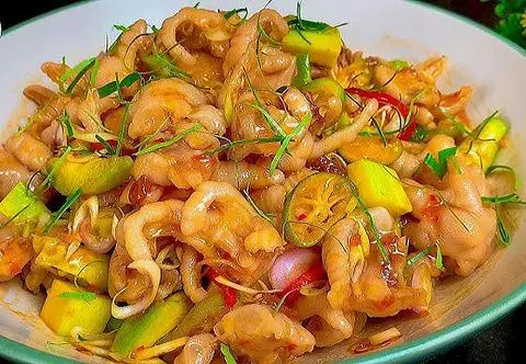 Hình ảnh Chân gà rút xương sốt Thái mix xoài