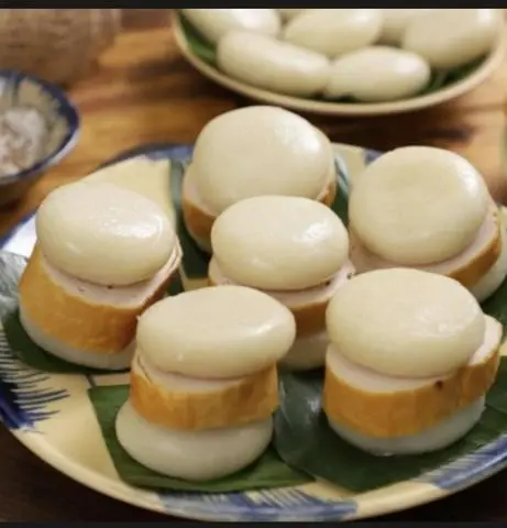 Hình ảnh Bánh dày kẹp chả chiên
