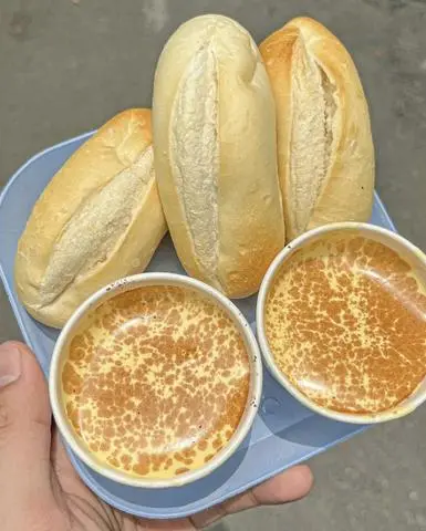 Hình ảnh Bánh mì tươi mini chấm kem trứng