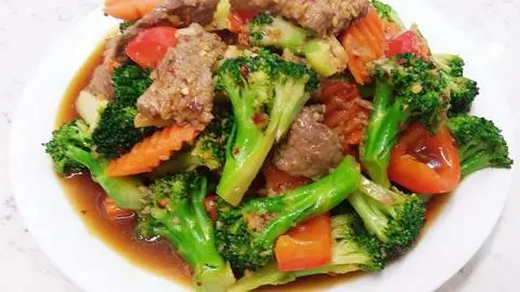 Hình ảnh Cơm Bò Xào Bông Cải