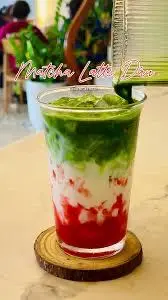Hình ảnh Matcha latte dâu kem