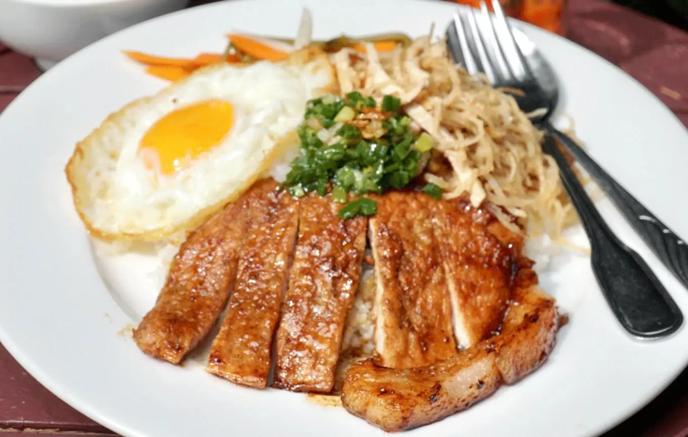 Hình ảnh CƠM TẤM SƯỜN- BÌ- ỐP LA