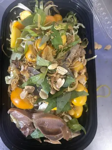 Hình ảnh Gỏi lòng gà trứng non