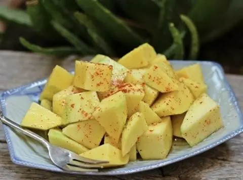 Hình ảnh Xoài Lắc Muối Ruốc Rau Răm
