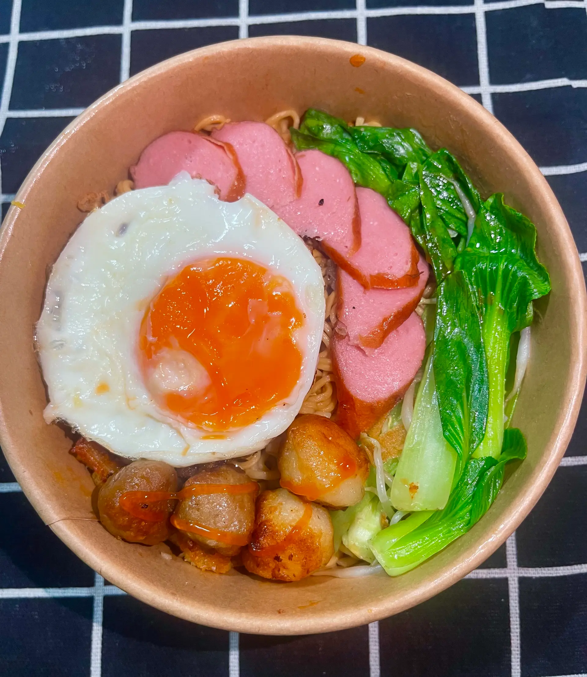 Hình ảnh Mì trộn xúc xích -  sốt sate đặc biệt