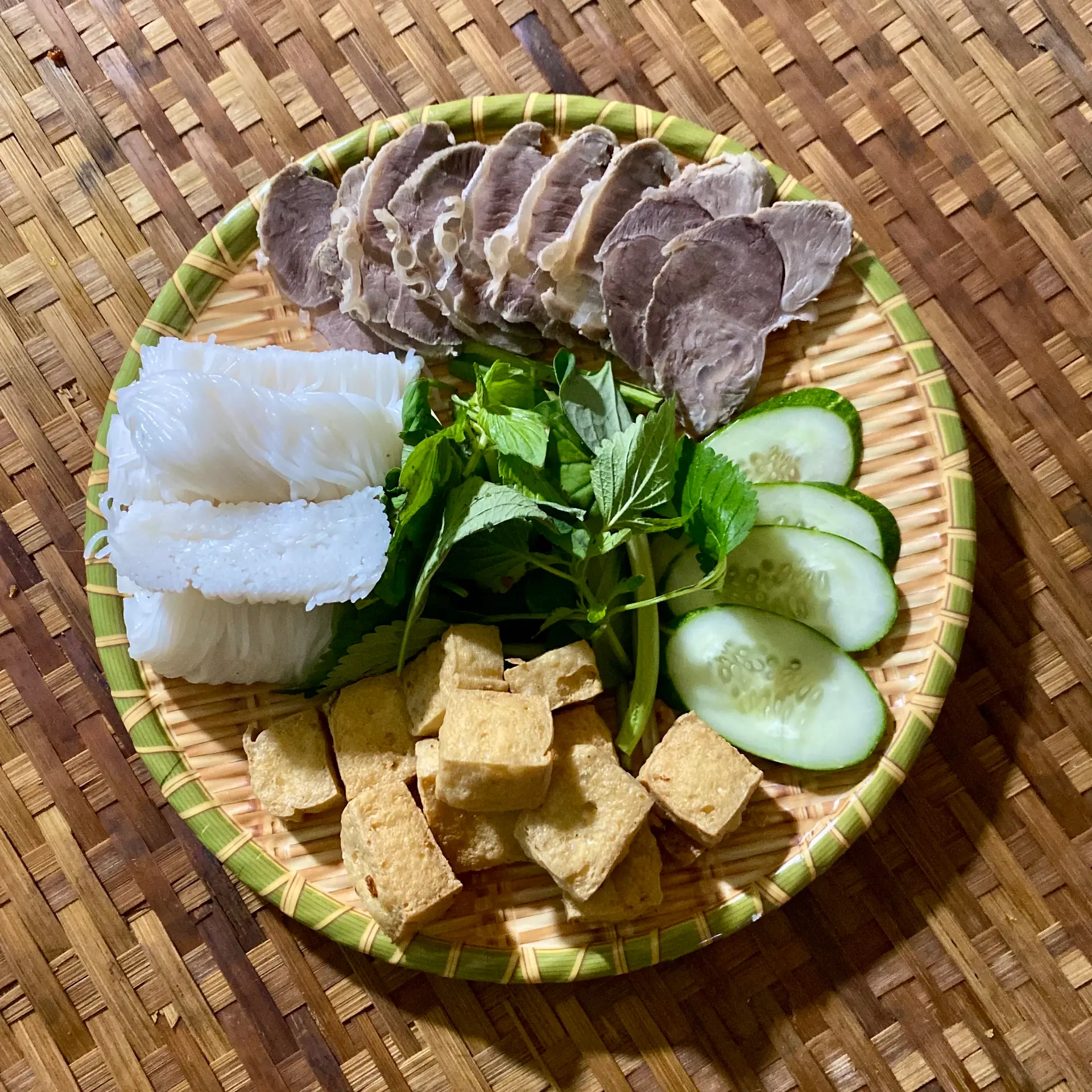 Hình ảnh BÚN ĐẬU THỊT LUỘC