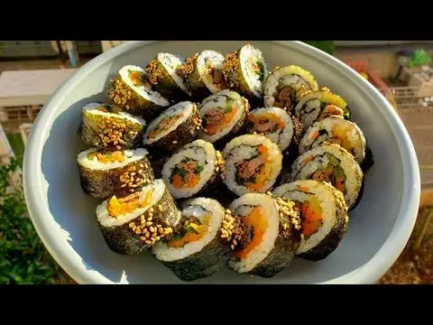 Hình ảnh cơm cuộn gà nấm phô mai