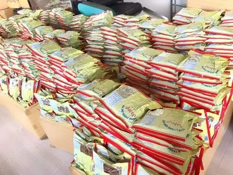 Hình ảnh Bánh tráng nước dừa nướng sẵn