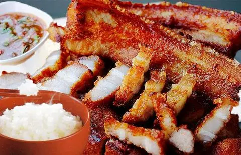 Hình ảnh cơm chiên ba rọi chiên giòn mix trứng sợi 