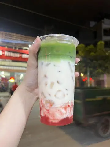 Hình ảnh matcha dâu sữa gấu ( sữa hạt )