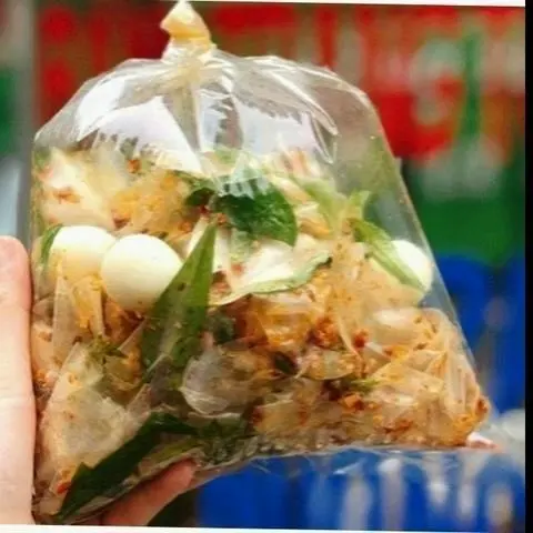 Hình ảnh COMBO : 5 Bịch Bánh Tráng Trộn Tỏi Ớt Bịch Lớn ( 3 Trứng)