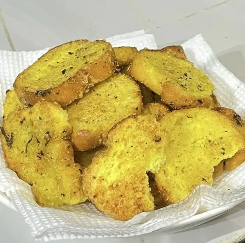 Hình ảnh Bánh Mì Bơ Tỏi Lớn