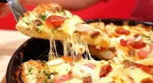 Hình ảnh Piza xúc xích chà bông phô mai ( báng theo miếng)