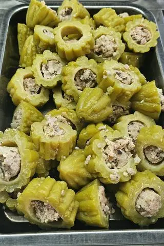 Hình ảnh cơm canh khổ qua dồn thịt