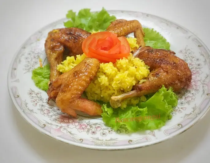 Hình ảnh Cơm gà xối mỡ ( Cánh Gà ) 