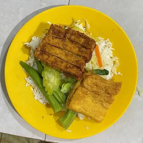 Hình ảnh cơm tàu hủ chiên xả + tàu hủ ki