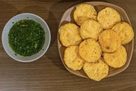Hình ảnh Bánh căn trứng gà