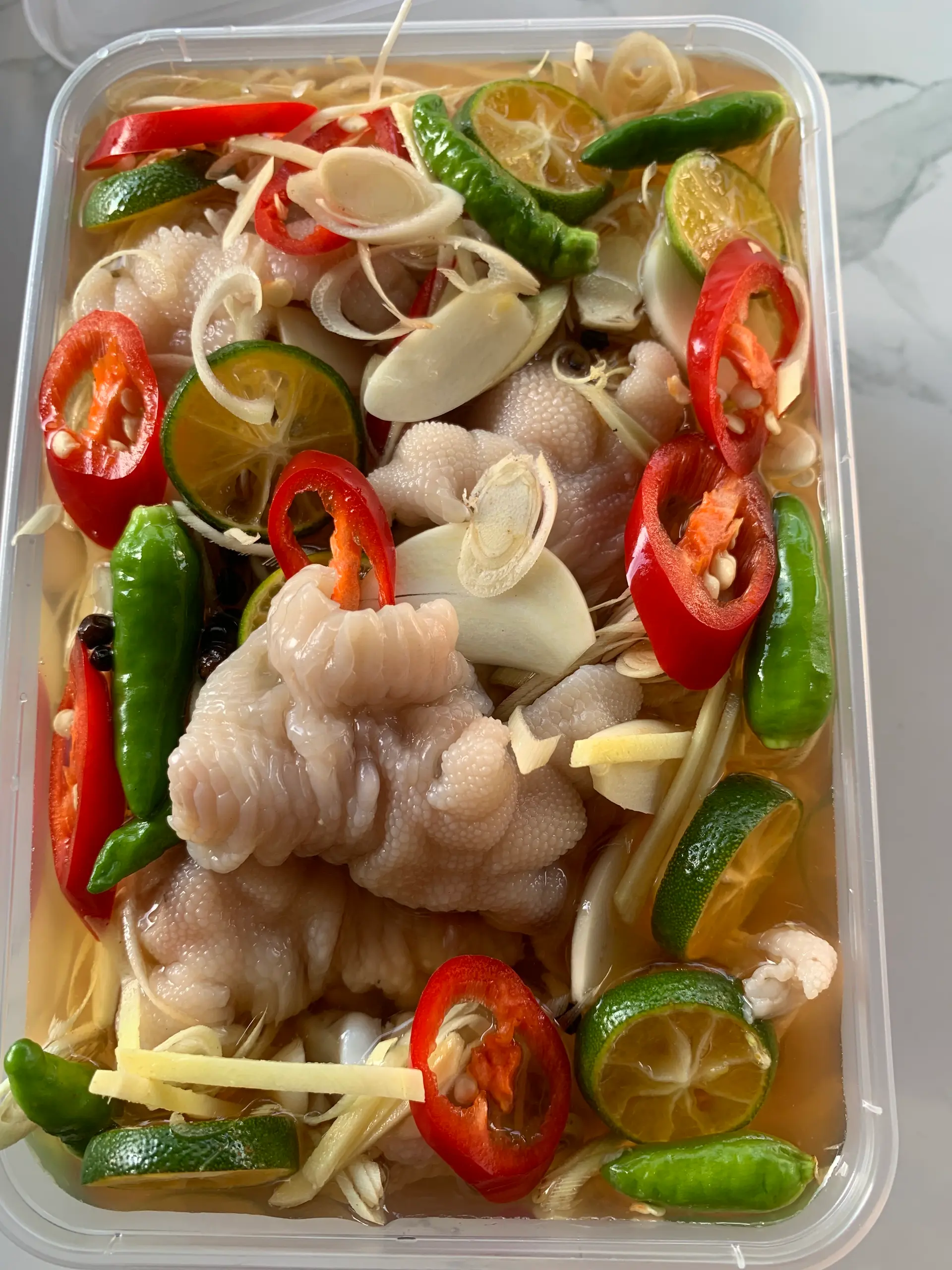 Hình ảnh chân gà ngâm sả tắc 