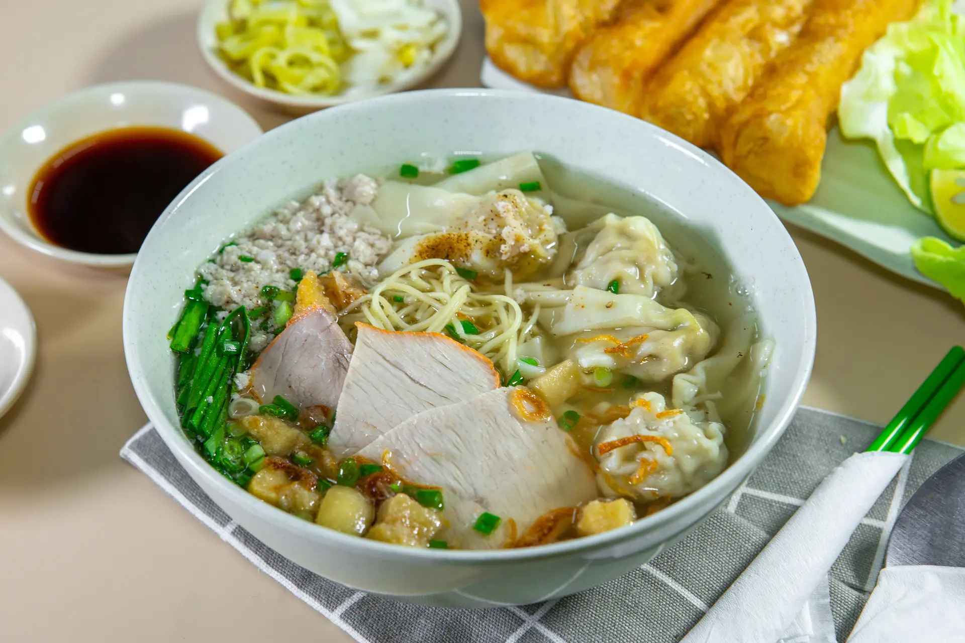 Hình ảnh Hoành thánh thịt