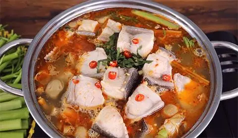 Hình ảnh Lẩu cá bớp nấu thái