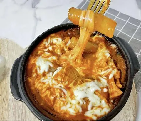 Hình ảnh Mì Tokbokki Phô Mai Gà Viên