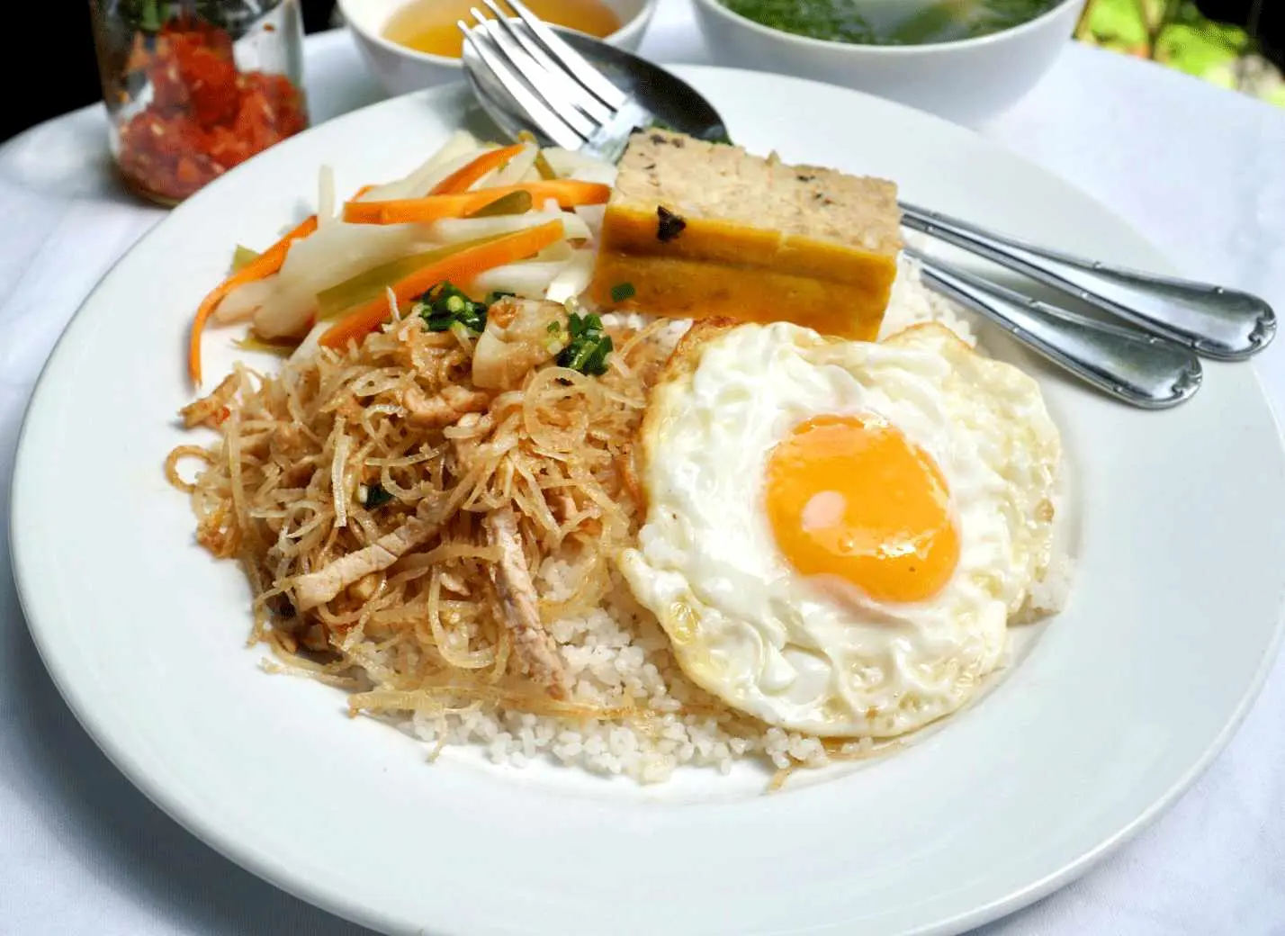 Hình ảnh Cơm tấm Chả hấp - Bì - Op la