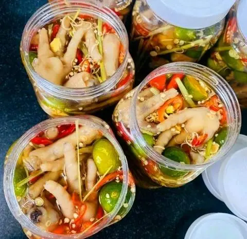 Hình ảnh Chân gà có xương ngâm sả tắc