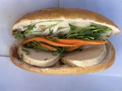 Hình ảnh Bánh mì Chả lụa