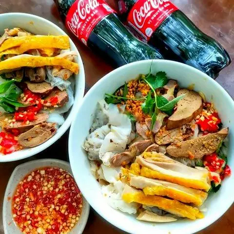 Hình ảnh 2 bánh ướt lòng gà - gà xé - 2 nước