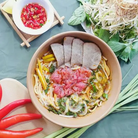 Hình ảnh Bún bò tái - nạm