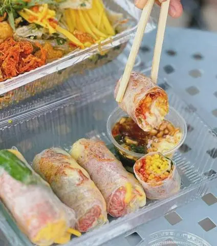 Hình ảnh Bánh tráng cuốn và chấm