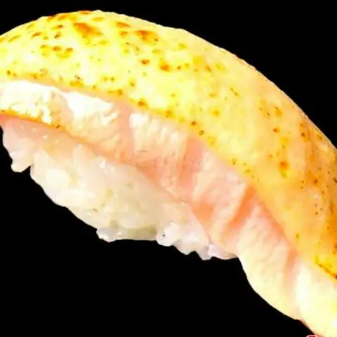 Hình ảnh Sushi Cá Hồi Khè Lửa Sốt Phô Mai