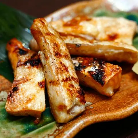 Hình ảnh 13》Salmon  Harasu Shioyaki (Bụng Cá Hồi Nướng Muối Ớt)