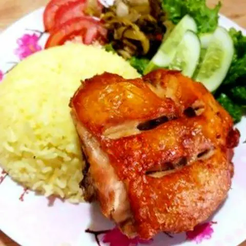 Hình ảnh Cơm ức gà sốt muối ớt